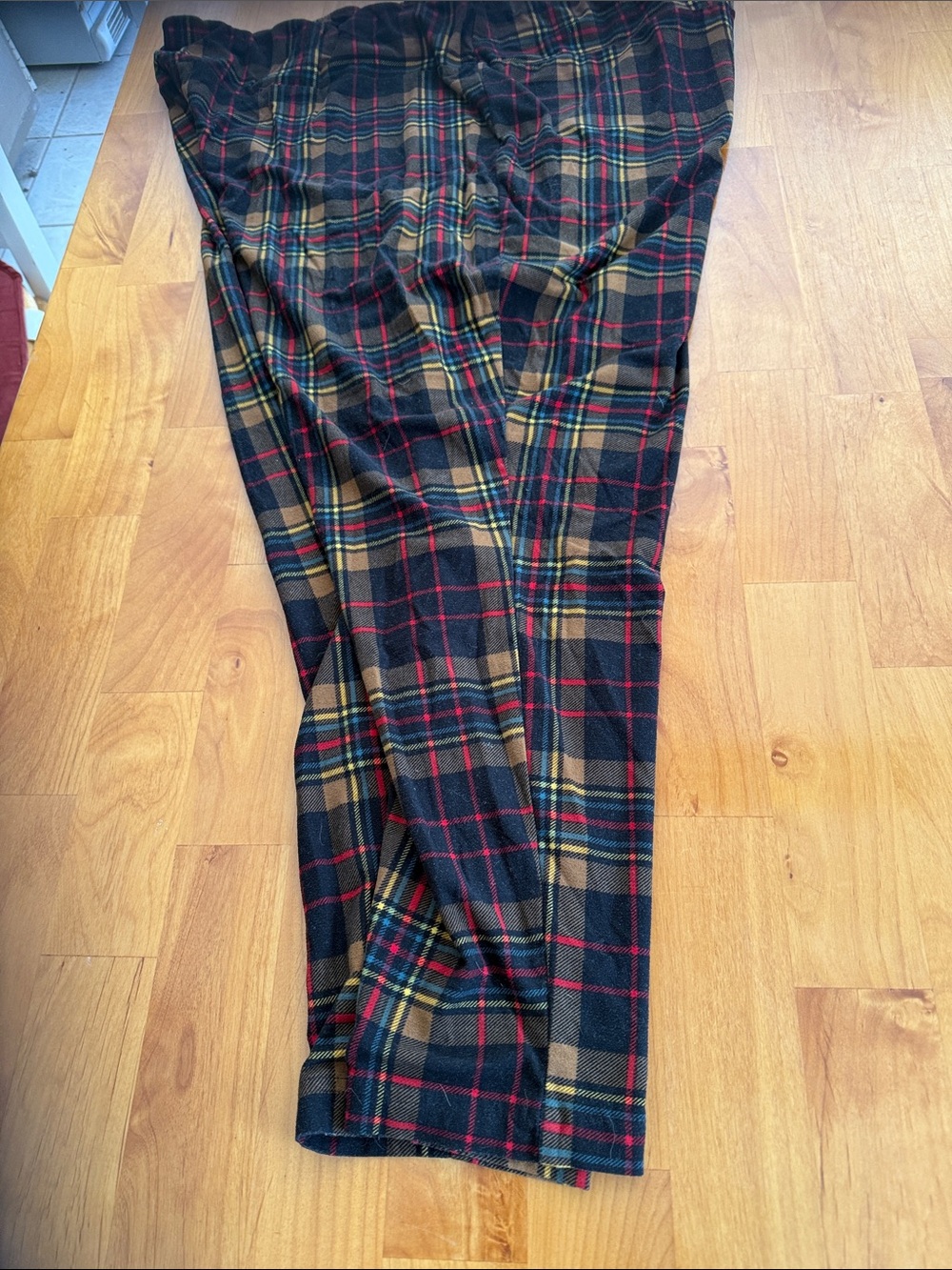 Women’s Plaid Tartan Pants - Black & Red